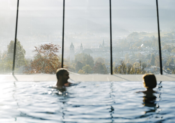     Wellness in Kitzbühel: Panoramapool 